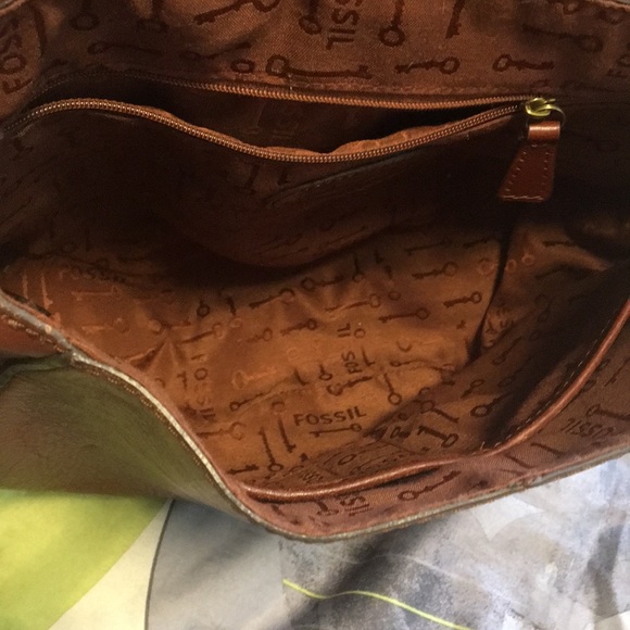 Fossil VRI Saddle Crossbody - Picture 6 of 7